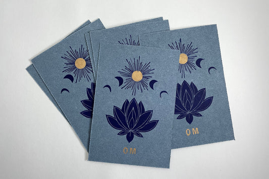 Mondphasen, Lotusblüte und Om | detailreicher Linoldruck Linolschnitt | kleine Geschenkidee | handgemachter Druck | kostenloser Versand