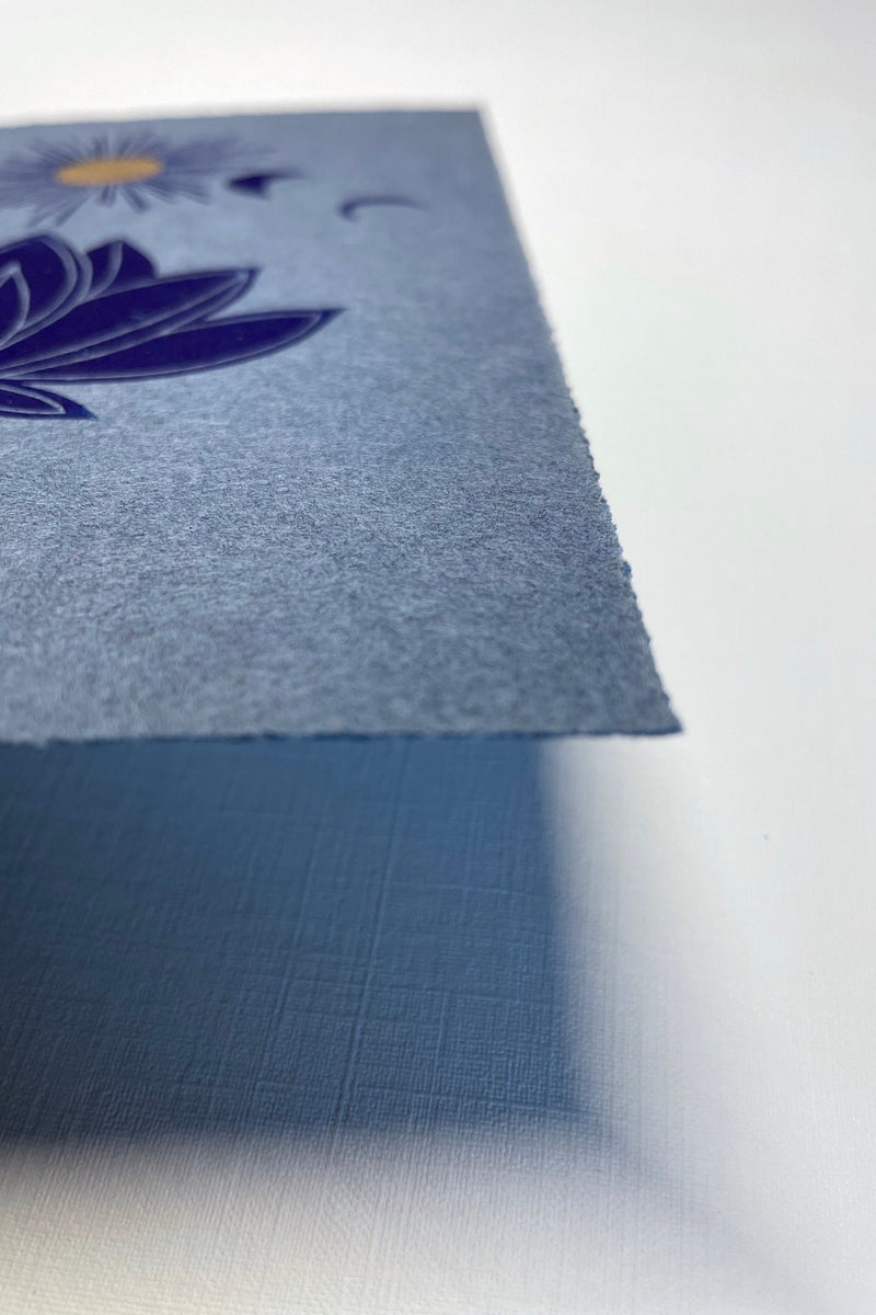 Mondphasen, Lotusblüte und Om | detailreicher Linoldruck Linolschnitt | kleine Geschenkidee | handgemachter Druck | kostenloser Versand
