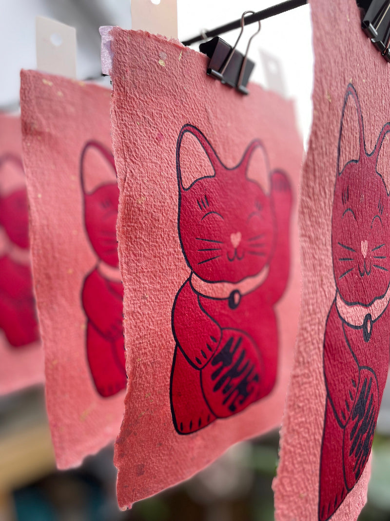 Winkekatze Linoldruck | Maneki-Neko Japan Glücksbringer | handgemachter Druck 15x21 cm | kleine Geschenkidee | weltweit kostenloser Versand