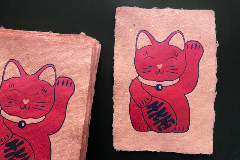 Winkekatze Linoldruck | Maneki-Neko Japan Glücksbringer | handgemachter Druck 15x21 cm | kleine Geschenkidee | weltweit kostenloser Versand