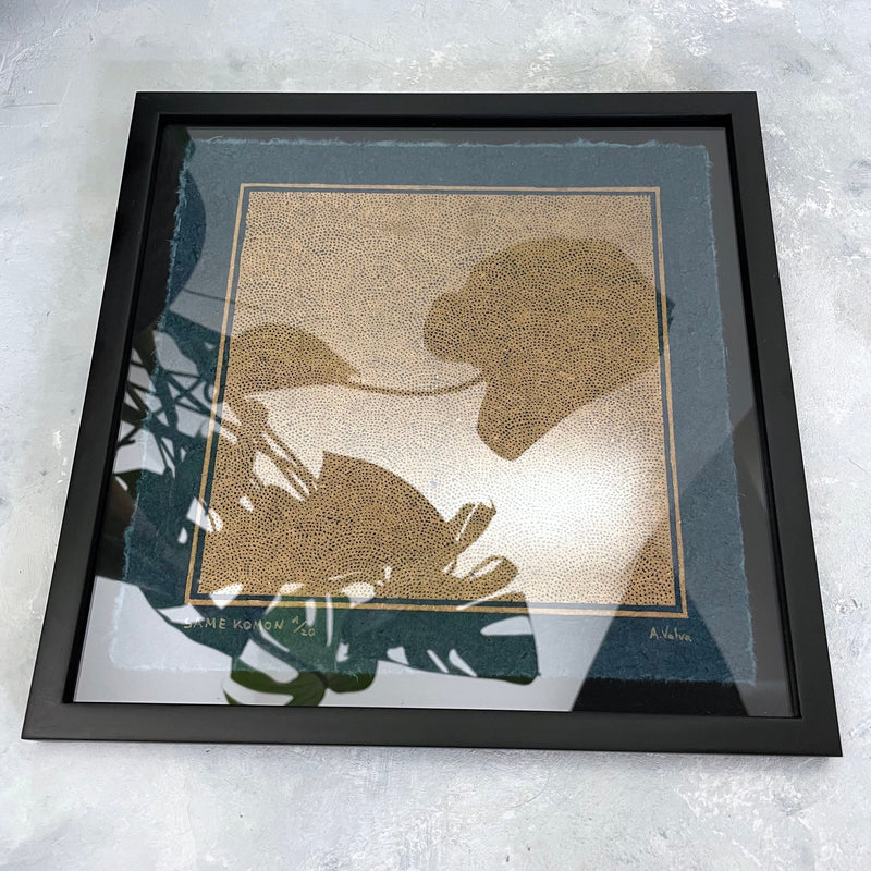 Same Komon Linoldruck in Gold | japanisches Haifisch Muster 21x21 cm | blaues Himalaya Papier | besondere Geschenkidee | kostenloser Versand