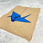 Origami-Kranich Linoldruck blau | detailreicher Linolschnitt 17 x 23 cm | handgeschöpftes Papier | japanischer Kranich | kleine Geschenkidee