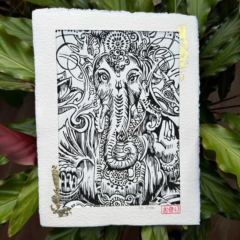 Ganesha Linoldruck | Indischer Elefantengott | besondere Geschenkidee | handgemachter Druck gold und schwarz | weltweit kostenloser Versand