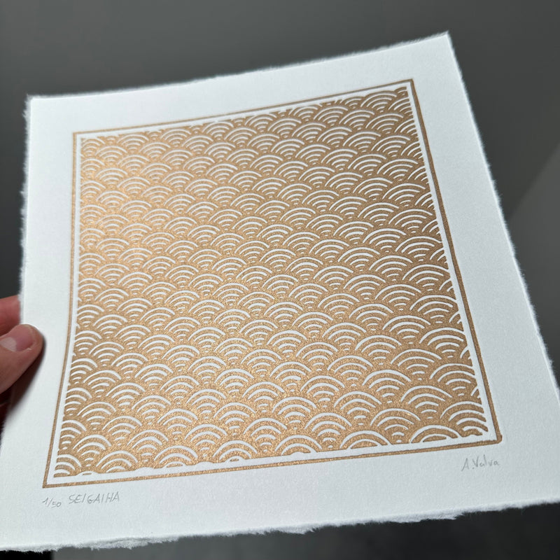 Seigaiha Linoldruck | japanisches Wellenmuster 21x21 cm | detailreicher Druck Meereswellen | besondere Geschenkidee | kostenloser Versand