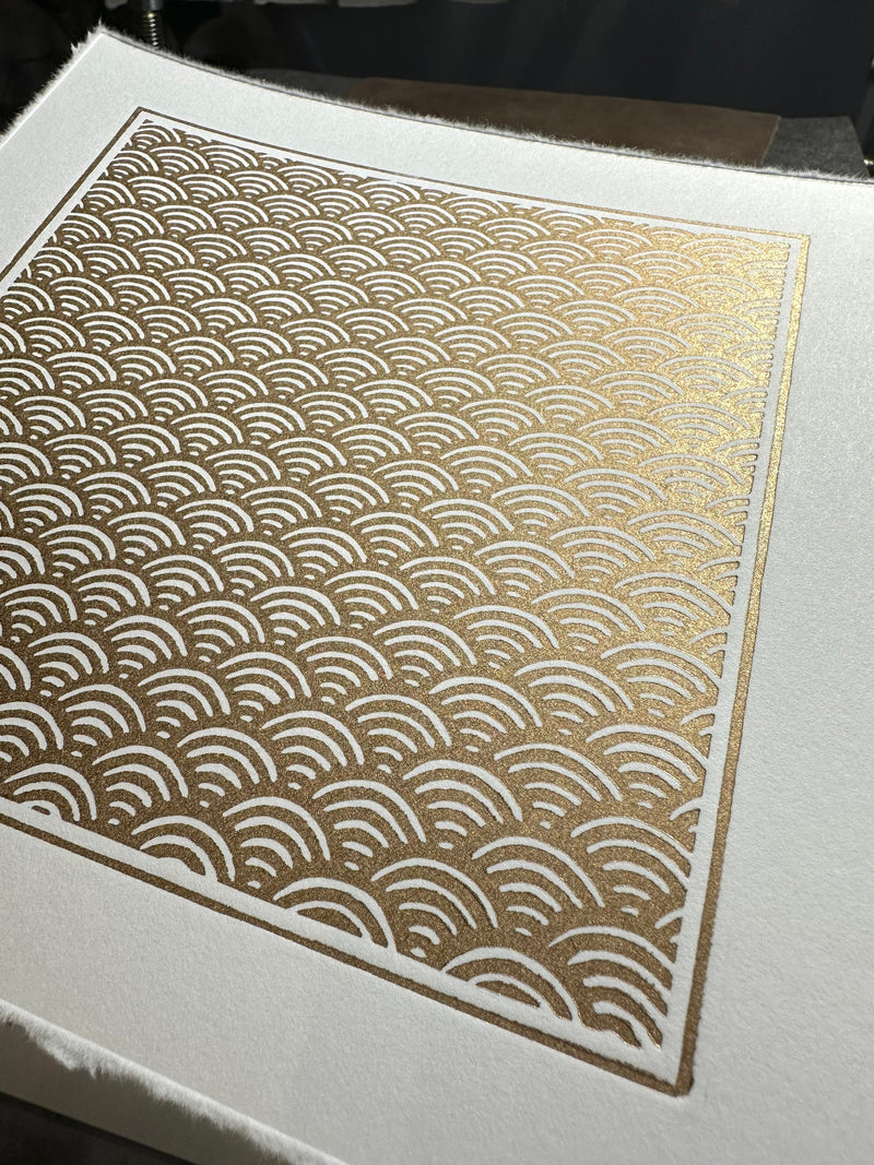 Seigaiha Linoldruck | japanisches Wellenmuster 21x21 cm | detailreicher Druck Meereswellen | besondere Geschenkidee | kostenloser Versand