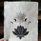 Mondphasen & Lotusblüte Linoldruck 15 x 21 cm| detailreicher Linolschnitt | kleine Geschenkidee | handgemachter Druck | kostenloser Versand