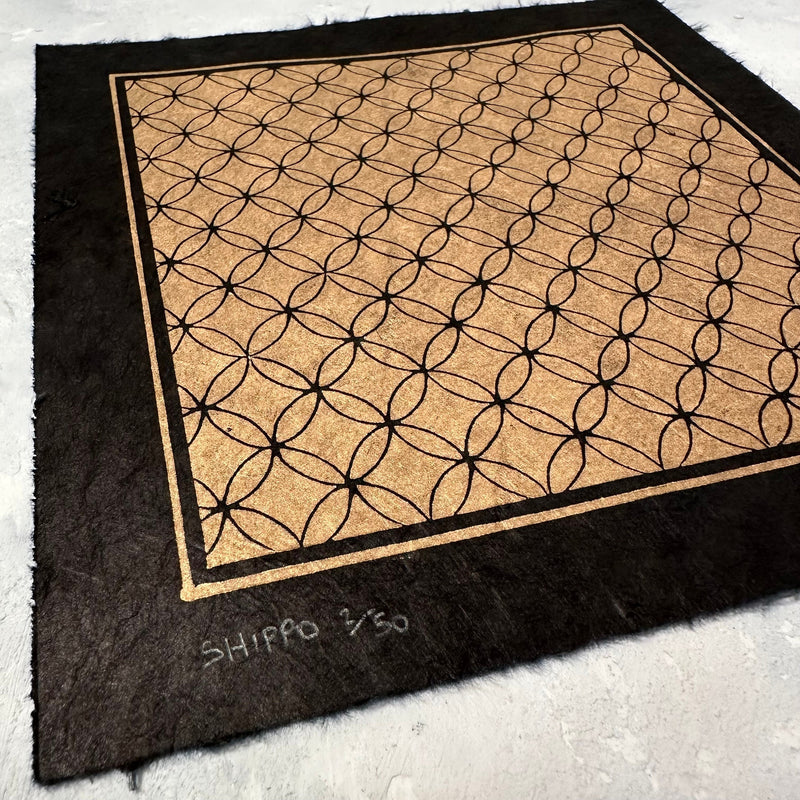 Shippo Linoldruck Gold & Schwarz | japanisches Muster 21x21 cm | handgemachter Druck auf Himalaya Papier | besondere Geschenkidee