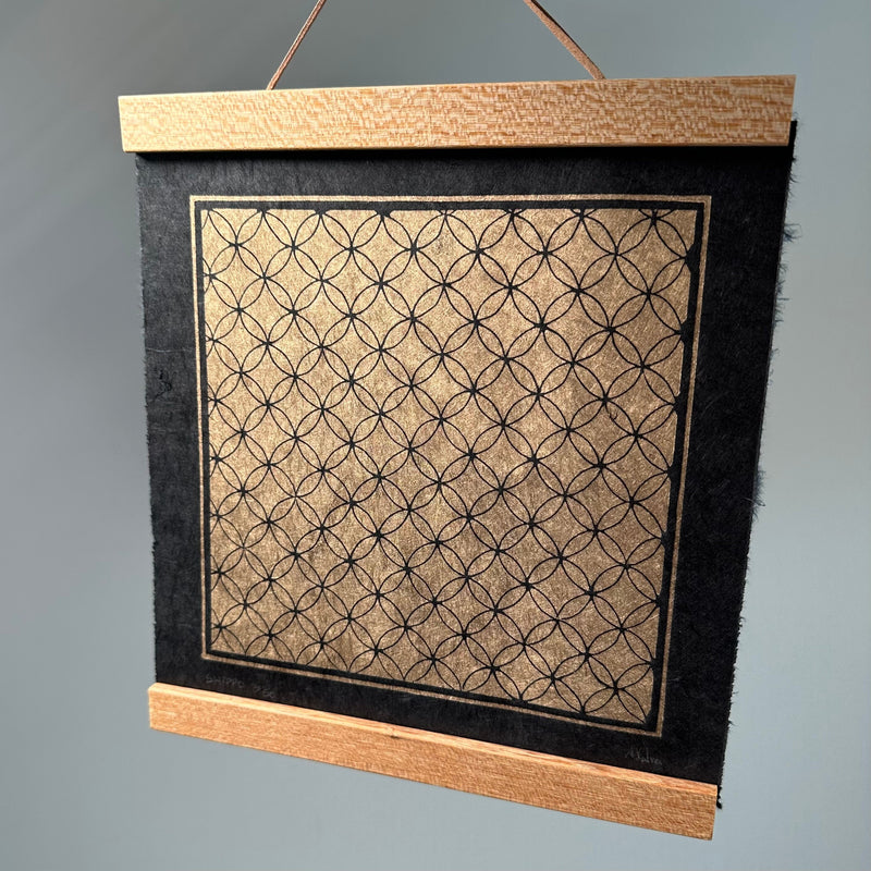 Shippo Linoldruck Gold & Schwarz | japanisches Muster 21x21 cm | handgemachter Druck auf Himalaya Papier | besondere Geschenkidee