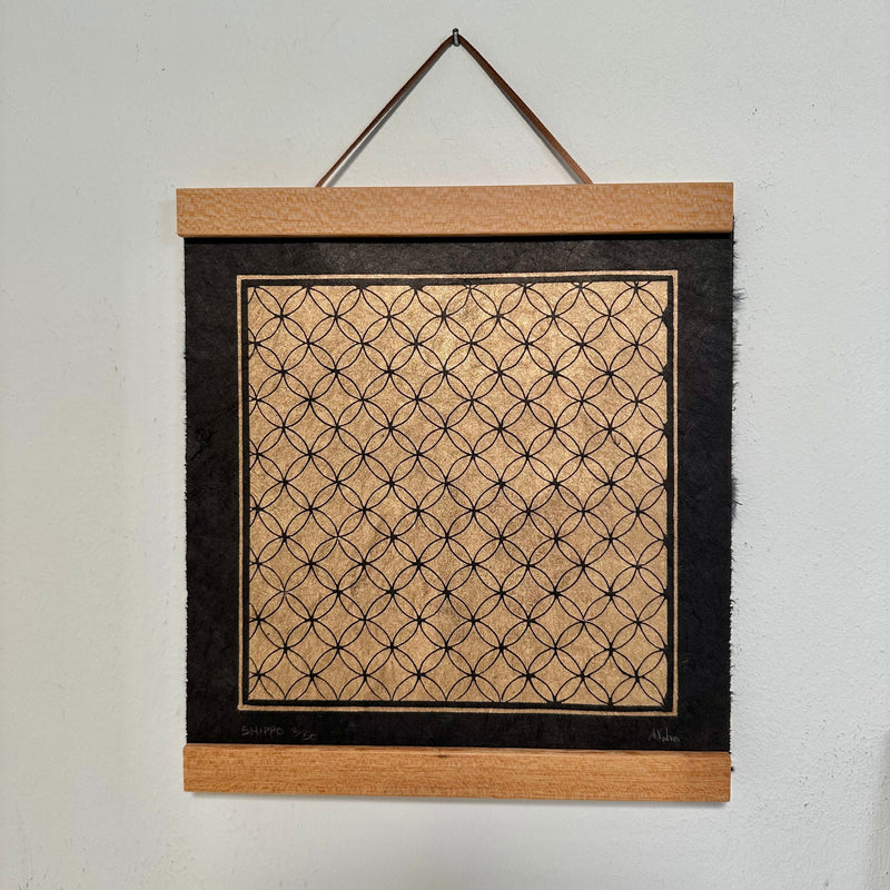 Shippo Linoldruck Gold & Schwarz | japanisches Muster 21x21 cm | handgemachter Druck auf Himalaya Papier | besondere Geschenkidee