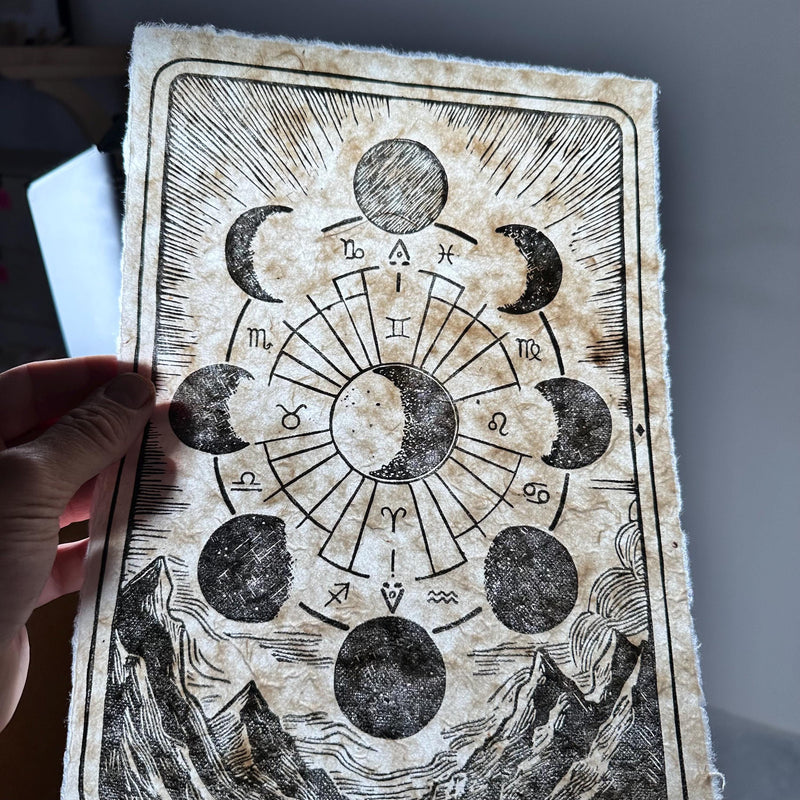 Mondphasen & Sternzeichen Linoldruck DIN A4 | detailreicher Linolschnitt | besondere Geschenkidee | Himalaya-Papier | kostenloser Versand